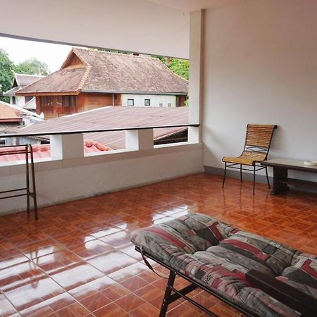 Manee Guesthouse And Record บ้านมานี Чиангмай Екстериор снимка