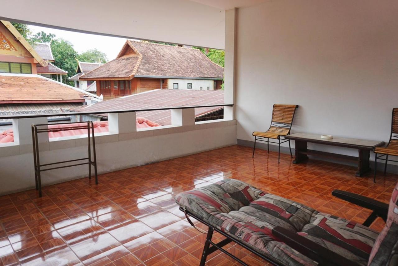 Manee Guesthouse And Record บ้านมานี Чиангмай Екстериор снимка