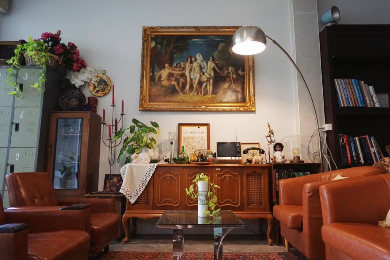 Manee Guesthouse And Record บ้านมานี Чиангмай Екстериор снимка