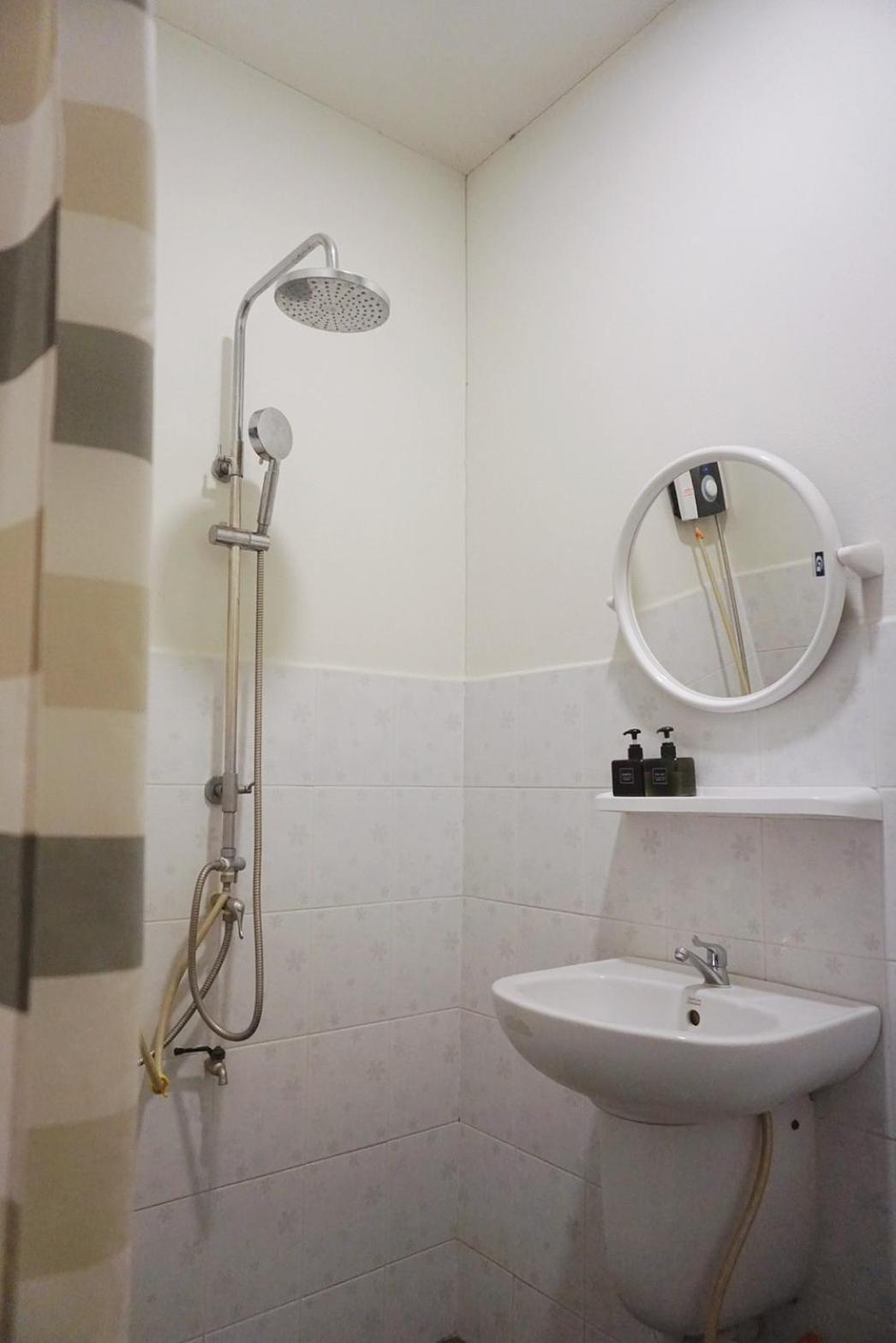 Manee Guesthouse And Record บ้านมานี Чиангмай Екстериор снимка