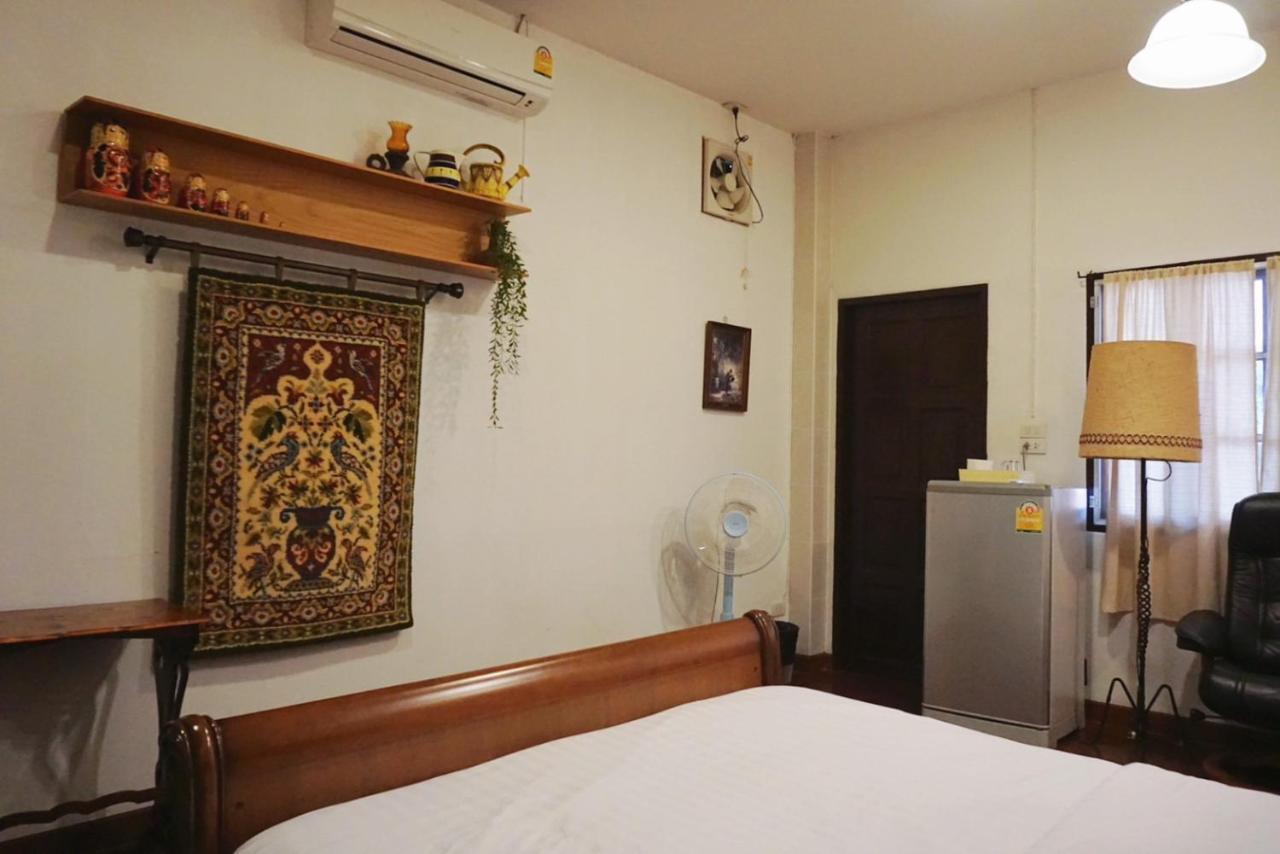 Manee Guesthouse And Record บ้านมานี Чиангмай Екстериор снимка