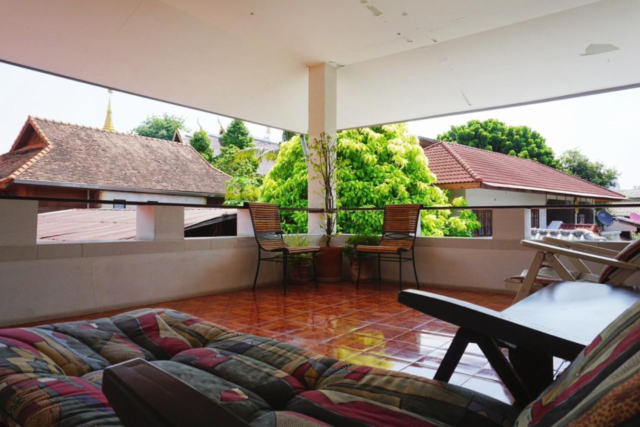 Manee Guesthouse And Record บ้านมานี Чиангмай Екстериор снимка