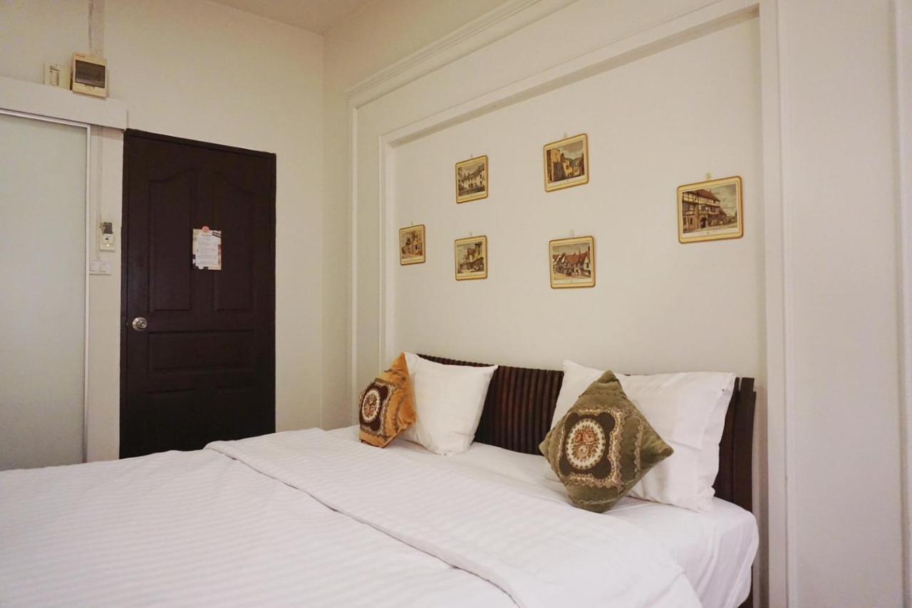 Manee Guesthouse And Record บ้านมานี Чиангмай Екстериор снимка