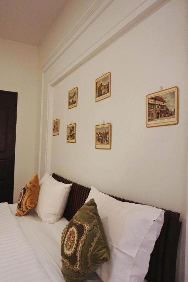 Manee Guesthouse And Record บ้านมานี Чиангмай Екстериор снимка