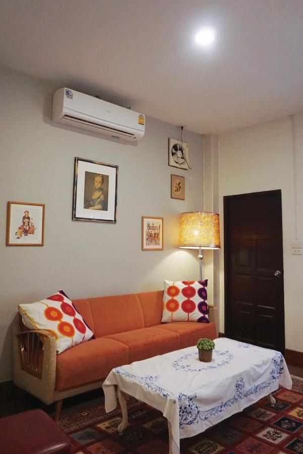 Manee Guesthouse And Record บ้านมานี Чиангмай Екстериор снимка