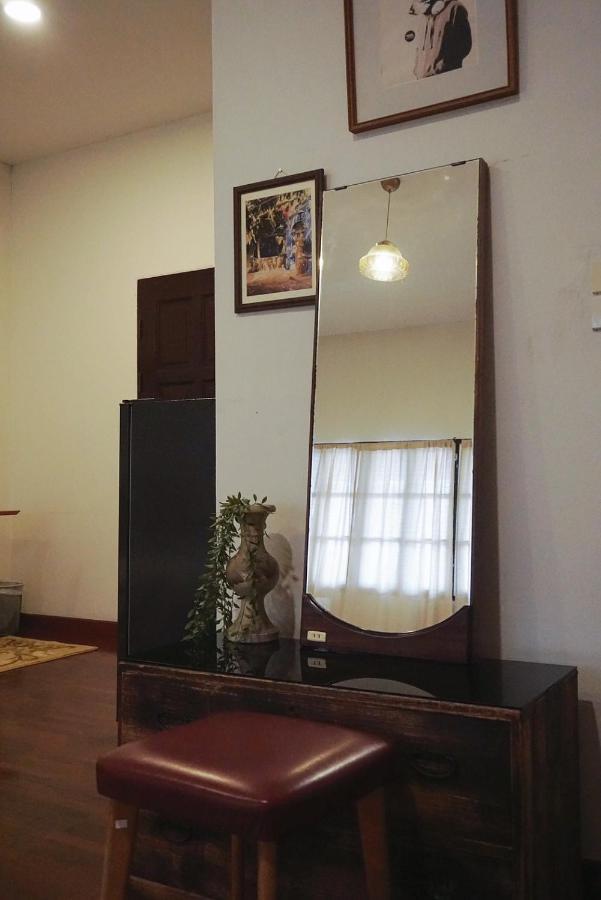 Manee Guesthouse And Record บ้านมานี Чиангмай Екстериор снимка