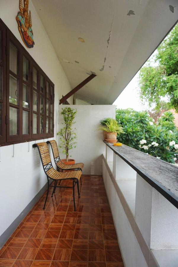 Manee Guesthouse And Record บ้านมานี Чиангмай Екстериор снимка