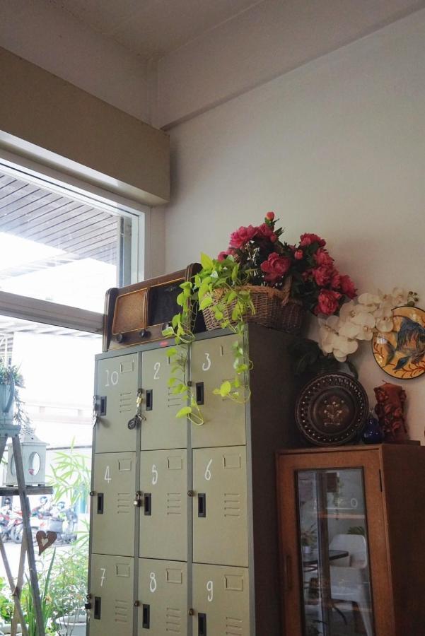 Manee Guesthouse And Record บ้านมานี Чиангмай Екстериор снимка