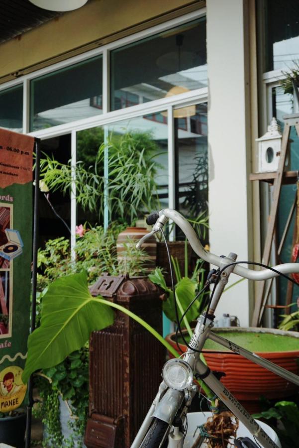 Manee Guesthouse And Record บ้านมานี Чиангмай Екстериор снимка