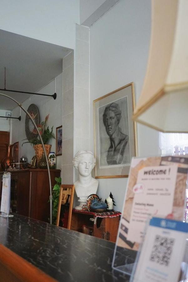 Manee Guesthouse And Record บ้านมานี Чиангмай Екстериор снимка
