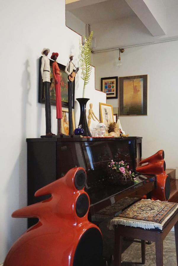 Manee Guesthouse And Record บ้านมานี Чиангмай Екстериор снимка