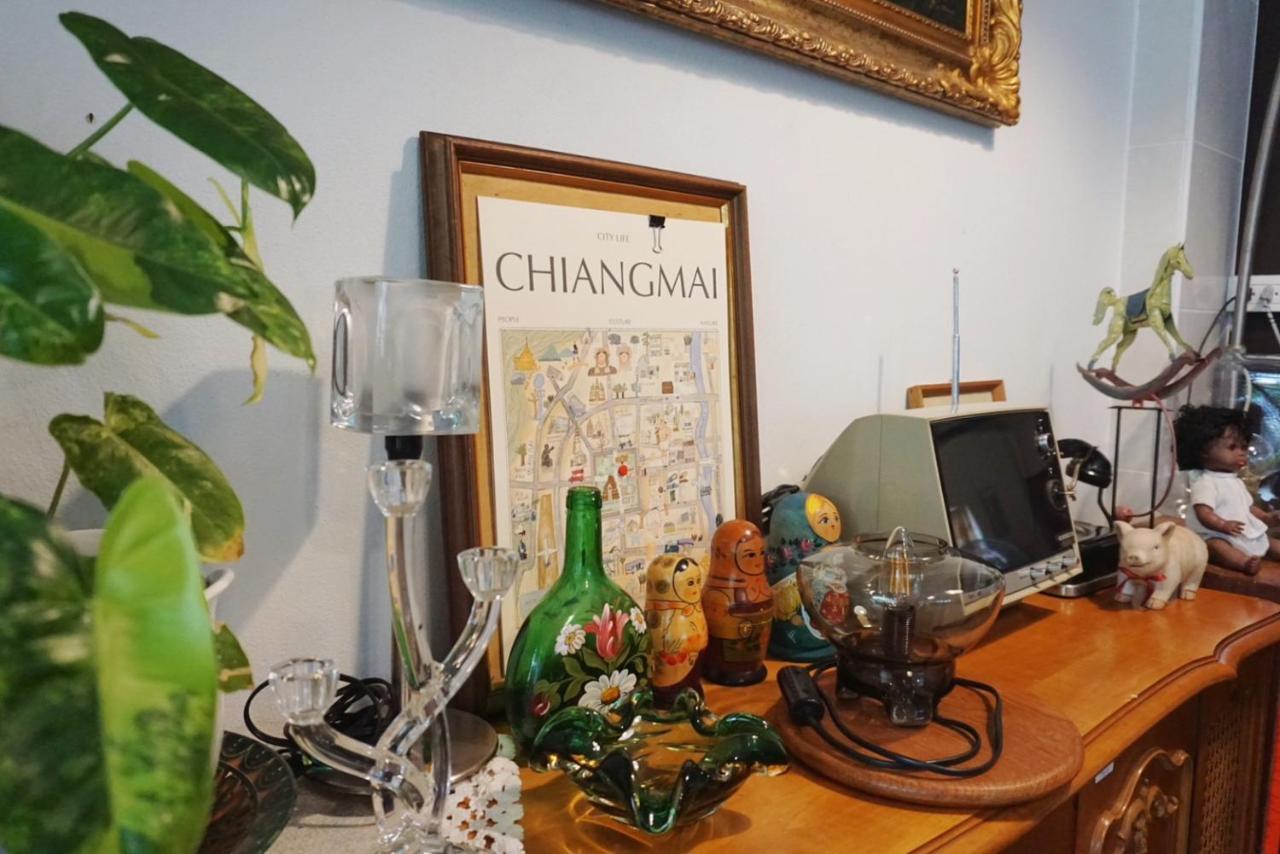Manee Guesthouse And Record บ้านมานี Чиангмай Екстериор снимка